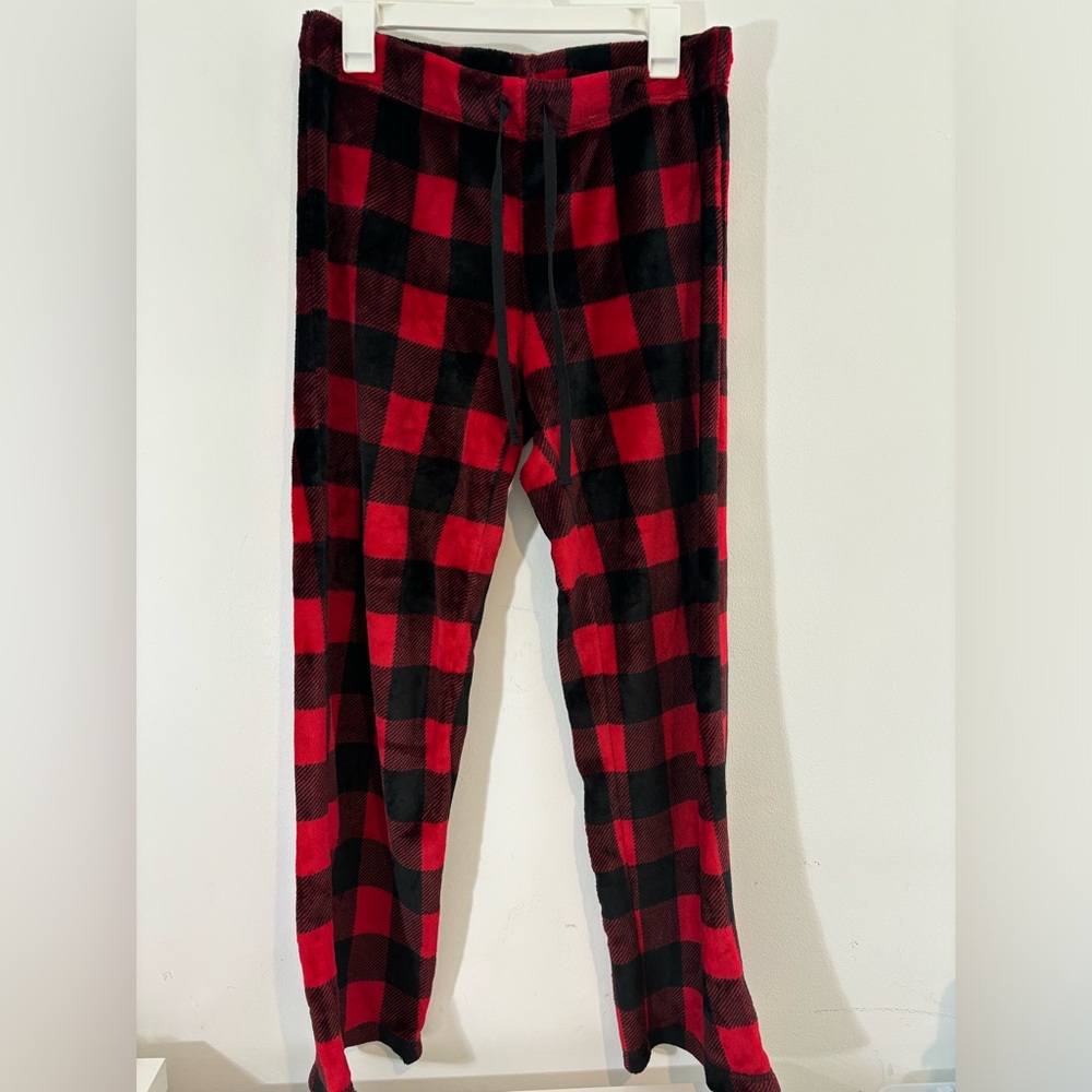 Secret Treasures WomenM 8/10 Black and Red Plaid/ Checkered pajama pants